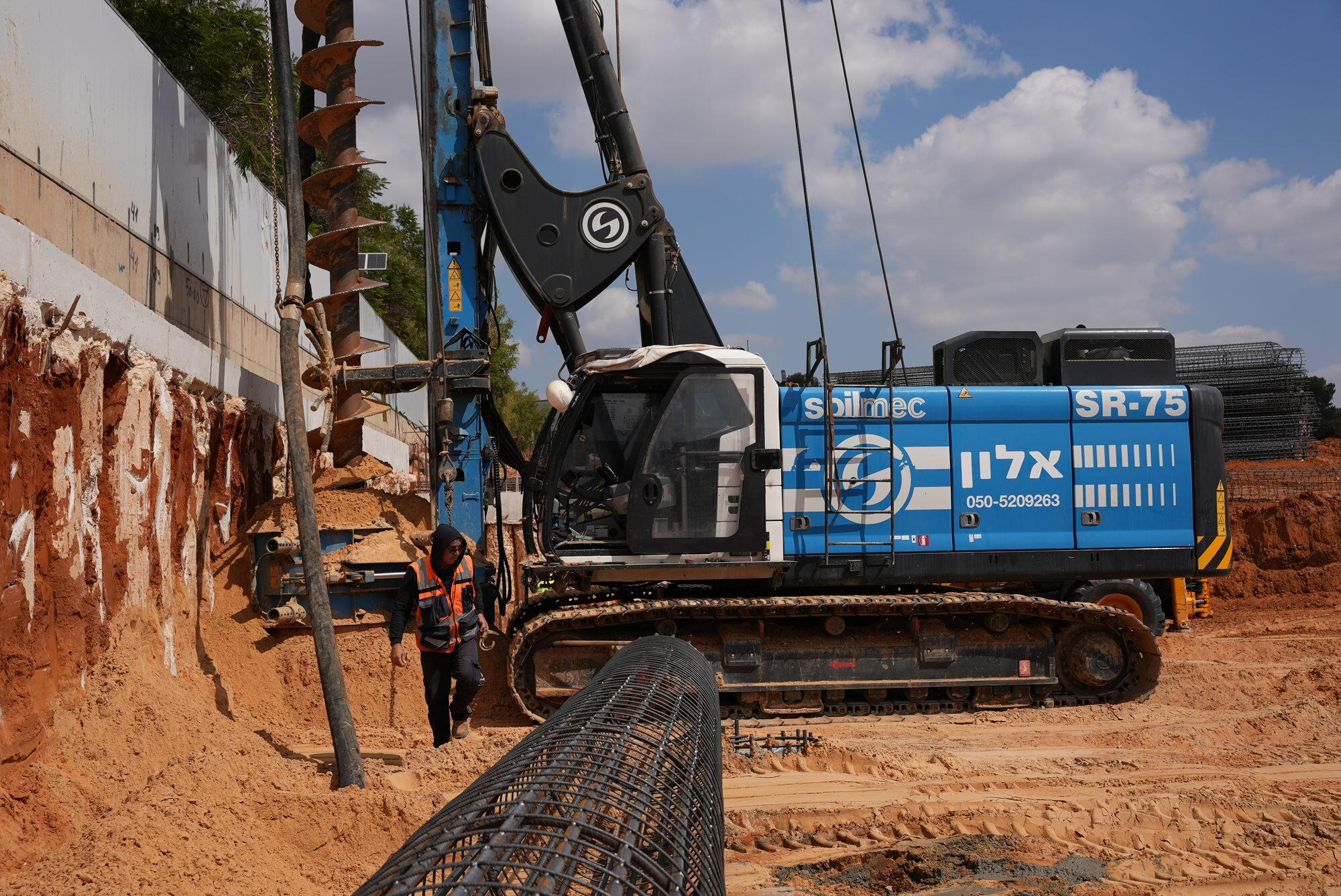 נווה איילון, אור יהודה – המכונה בעבודה